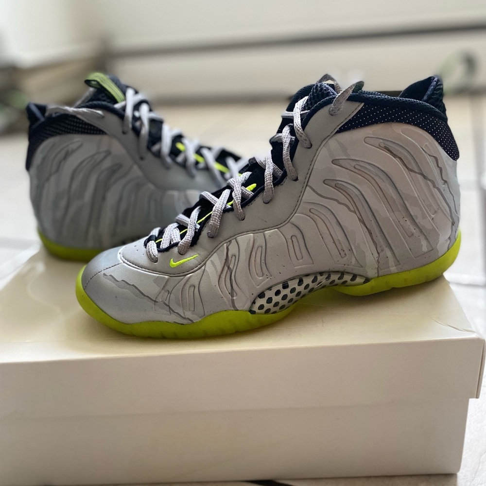 Nike Foamposite Size 6.5 Youth